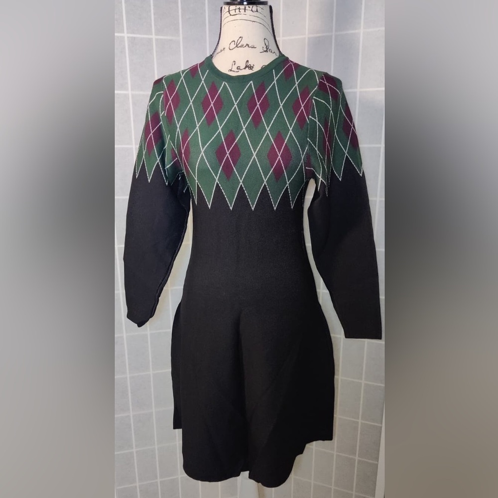 NWOT OTHER & stories Dress Argyle Pattern Sweater in Green and Burgundy